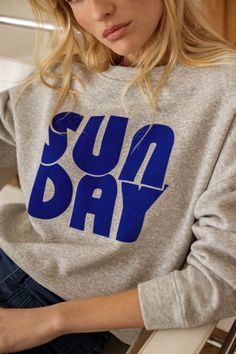 Hauts Cold Fashion, Text T Shirt, Text Shirt, Family Fashion, Trendy Tee, Mode Streetwear, Look Plus, 로고 디자인, Sweatshirt Dress