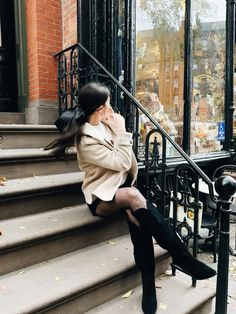 Nyc street style, nyc fashion, winter outfit ideas, winter style, black boots outfit Style Black Boots, Nyc Fashion Winter, Chic Winter Outfit, Outfit Ideas Winter, Black Boots Outfit, Nyc Style, Chic Winter Outfits