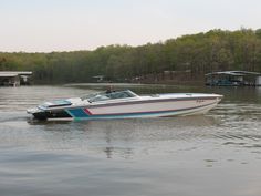 a speed boat is traveling through the water