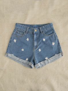 White Spaghetti Strap Crop Top, Shorts Embroidery, Jean Diy, Women Denim Shorts, Daisy Embroidery, Embroidery Denim, Clothes Embroidery Diy, Denim Embroidery