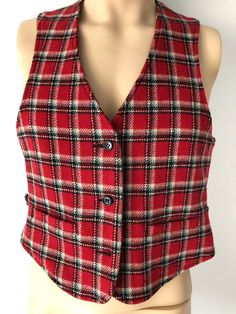 80's Eddie Bauer ladies Wool Blend plaid Vest SZ M , in excellent condition. Please email us with your questions, thank you for looking . Plaid, Ladies Vest, Plaid Vest, Vest Outfits, Womens Vest, Eddie Bauer, Wool Blend, Thank You, Wool