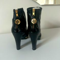 Stunning Tori Butch Booties Tori Burch, Leather Booties, Black And Gold, Bootie Boots, Tory Burch, Gold Color, Ankle Boots, Women Shoes, Boots