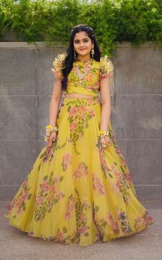 Latest Crop Top Designs, Crop Top Design, Haldi Dress, Long Frock Designs, Floral Lehenga, Crop Top Designs