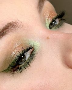 Seafoam Green Makeup, Cute Green Makeup Looks, Green Waterline Makeup, Subtle Green Makeup, Brown And Green Makeup, Green Festival Makeup, Make Up Green Eyes, Make Up Inspo Aesthetic, Green Eye Makeup Looks