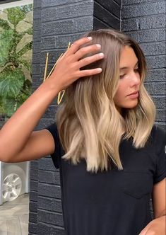 Colour Hair Trends 2023, Long Bob In Ponytail, Mid Balayage Hair, Balayage Hair Blonde Mid Length, Blonde Model Hair, Mid Length Hair Colour Ideas, Millenial Haircut Women, Dark Blonde 2023, Mid Length Hairstyles Blonde