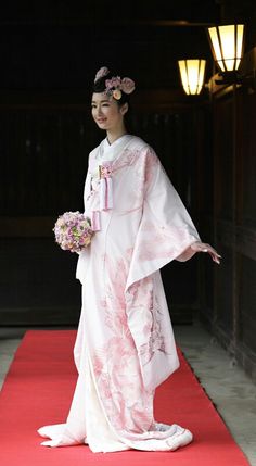 Japanese Kimono Aesthetic, Kimono Aesthetic, Geisha Artwork, Japanese Wedding Dress, Kimono Styling, Kimono Modern, Japanese Traditional Clothes, Japanese Costume