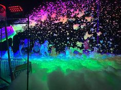 Foam Party Ideas For Adults, Foam Glow Party, Glow In The Dark Foam Party Ideas, Glow Foam Party, Foam Birthday Party Ideas, Neon Foam Party, 18th Themes, Glow In The Dark Pool Party Ideas, Foam Party Ideas