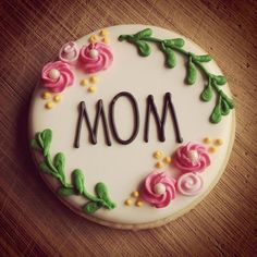 a decorated cookie with the word mom on it