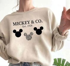 Cute Disney Shirts, Mickey Sweatshirt, Mickey Mouse Design, Disney Trip Outfits, Cute Disney Outfits, Disneyland Shirts, Animal Sweatshirt, Disney Sweatshirts, Disneyland Trip