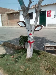 a tree that has been decorated to look like a reindeer