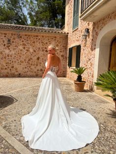 Crepe A line, illusion boning bodice, modern neckline, chapel length, strapless, clean lines wedding dress, black tie wedding dress, low back, ivory colourway, #gaiabridal #gaiabridalprimrosedress #weddingdressescheshire, 130 Atelier Cheshire Wedding Dresses Uk, Wedding Dress Shop, King's Lynn, Classic Brides, Bride Inspiration