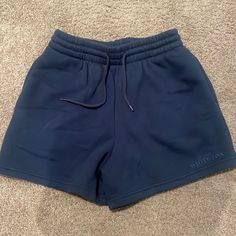 Comfy White Fox Sweat Shorts Never Worn! Cute Teen Shorts, Blue Sweat Shorts Outfit, White Fox Clothes, White Fox Shorts, Sweat Shorts Outfit Aesthetic, Sweatshorts Outfits, Navy And White Outfit, Sweat Shorts Outfit, Brandy Shorts