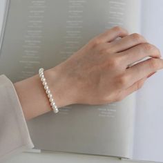 New In! Pearl Size - 8-9mm Braceletes Circumference - 20cm/22cm (Elastic Rope) Simple Pearl Bracelet, Classic White Round Beaded Bracelets, Elegant White Bracelet For Everyday Wear, Elegant Everyday White Bracelet, Classic White Beaded Bracelets, White Pearl Bracelet For Everyday, Classic White Beaded Bracelets As Gift, Classic White Beaded Bracelets For Gift, Everyday White Pearl Bracelet