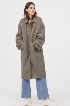 Burberry Wool Coat, Outerwear Trends, Wool Clothing, Wool Sweaters, Fashion Company, World Of Fashion