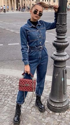 Denim outfits How To Style Jean Jumpsuit, Jumpsuits For Women Jeans, Demin Jumpsuits Outfit, Jumpsuit Outfit Jeans, Jean Jumpsuit Outfit Winter, Demin Jumpsuits For Women Outfit, Jeans Romper Outfit, Denim Jumpsuit Outfit Fall, Denim Jumpsuit Outfit Winter