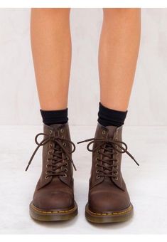 Brown docs Doc Martens Outfit, Boating Outfit, Horse Boots, Winter Leggings, Women Shoes Online, Poses References