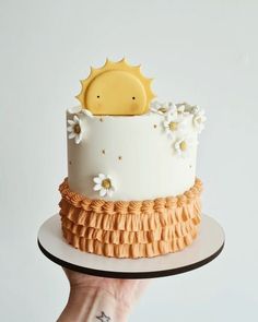 Cake design Cute Cake Simple, Food For Kids Party, Sun Themed Cake, Sweet One First Birthday Cake, Sun Themed Food, Cute Simple Cakes, Sun Theme Party, Two Sweet Birthday Cake, Pretty Cake Ideas