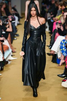 Leather Couture, Fall 2023 Ready To Wear, 2023 Ready To Wear Collection, Lorenzo Serafini, Runway Looks, Fall 2023, Leather Design, Fashion News