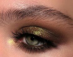 Martini Makeup, Vampire Bride, Baddie Vibes, Glitter Eye, Eye Makeup Pictures, Green Makeup, Pinterest Makeup