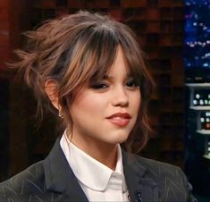 Jenna Ortega Haircut Bangs, Jena Ortega Bangs, Jenny Ortega Bangs, Jena Ortega Hair, Negative Canthal Tilt, Jenna Ortega Bangs, Jenna Ortega Hair, Cute Short Hairstyles With Bangs, Harley Diaz