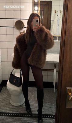 New Years Eve Outfits Nyc, Las Vegas Fashion Outfits, Las Vegas New Years Eve Outfit, Nyc New Years Eve Outfits, Vegas Fashion Winter, Nye Winter Outfit, Espresso Martini Outfit, Winter Vegas Outfit Ideas