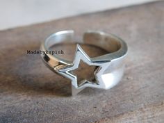 Star Ring, 925 Silver Star Ring, Statement star ring, adjustable Ring, vintage style ring, chunky Ring, Open Ring, Gift for her, All my Designs are original. Size - All Ring Size This Ring is for Women You will receive a Ring like the one in the pictures This Ring have 925 Stamp Suitable for use in everyday situations, or can also be used as a gift. Unique design will make a special attraction for the wearer. I make my jewelry with passion and love. The perfect gift for a Special occasion Wholes Silver Chunky Rings, Silver Star Ring, Falling Star, Chunky Ring, Yellow Gold Wedding Ring, Vintage Style Rings, Chunky Rings, Star Ring, Gold Wedding Rings