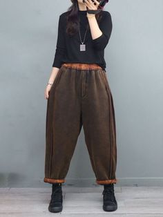 Style: Casual Material: Cotton Pattern: Solid Color Length: Ninth Pants/Skirts Closure Type: Elastic Silhouette: Loose Gender: Female Season: Winter #sweatpants #cotton #baggypants #winterpants Casual Wide Leg Winter Bottoms, Winter High-waisted Sweatpants, Baggy Winter Sweatpants, Baggy Fall Full Length Sweatpants, Trendy Winter Wide Leg Pants With Pockets, Winter High-waisted Cotton Sweatpants, Trendy Relaxed Fit Bottoms For Fall, Winter Cotton Full-length Bottoms, Casual High Waist Pants For Winter