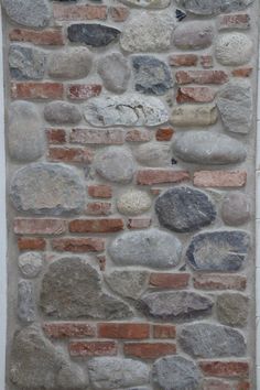 an image of a stone wall made out of rocks