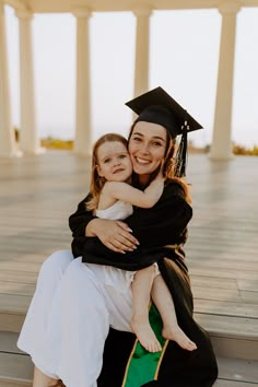 Mom And Daughter Graduation Pictures, Graduation Poses With Family, Family Graduation Photoshoot, Graduate Pictures, Point Loma Nazarene University, Greek Sunset