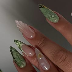 𝐓𝐫𝐚𝐜𝐢𝐞 • 𝐇𝐨𝐮𝐬𝐭𝐨𝐧 𝐀𝐫𝐭𝐢𝐬𝐭 on Instagram: "💚🧃🍀" Girly Green Aesthetic, August Nails Ideas Square, Jade Nails Almond, Almond Acrylic Nails Green, Jade Almond Acrylic Nails, Jade Nails Acrylic, Green Almond Nails, Almond Nails August 2024, Puerto Rico Nails