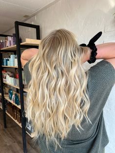 Blonde Hair Inspo With Money Piece, Platinum Blonde Hair With Blonde Roots, Blonde Hilites, Color Blonde Hair Ideas, Full Bayalage Blonde Highlights, Full Set Of Highlights, Blonde Highlights On Natural Blonde, Whole Head Of Highlights