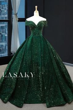 Lasaky - Elegant Bridal Ball Gown: Red Shoulder and Ethereal Train Wedding Dress Dream Dress Prom, Emerald Green Ball Gown, Green Ball Gown, Baju Kahwin, Vintage Ball Gowns, Princess Prom Dresses, Green Prom, Dresses Green, Plus Size Vintage