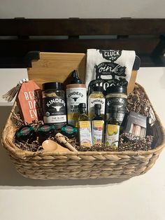 Great idea for FFA or 4H livestock buyers gift. Tryed to use local brands.   Included a cutting board, Kinder’s seasonings, some oil and vinegar from Sutter Butte’s Oil Company, some homey and jams from a local farmhouse, a kitchen towl and some seasoning salts. Ffa Buyers Gift Basket Ideas, Livestock Buyers Gift Ideas, Buyers Gifts 4-h, 4h Buyers Gift Ideas, Ffa Gifts, 4h Pigs, 4h Livestock, Thank You Baskets