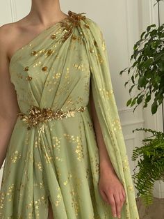 Summer Vine, Mother Dresses, Drape Gowns, Fantasy Dresses, Garden Fairy, فستان سهرة, Fantasy Dress, Fantasy Fashion, Looks Vintage