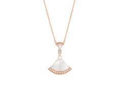 Rose gold DIVAS’ DREAM Necklace White with 0.28 ct Mother of Pearl | Bulgari Official Store Bvlgari Divas Dream, Collar Rosa, Dream Necklace, Pendant Sets, Rome Antique, Italian Jewelry, Gold Necklace Set, Lovely Jewellery, Dream Jewelry