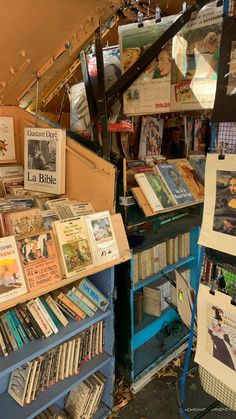 there are many books on the shelves in this book store that is filled with children's books