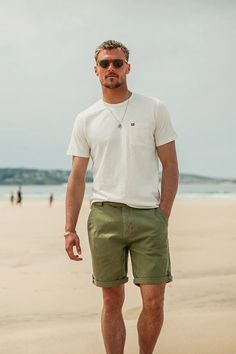 Mens Tan Chinos Outfit, Mens Holiday Outfits Summer, Rich Dubai, Uk Outfits, Daytime Outfits, Holiday Fits, Men's Summer Outfit, Holiday Clothes