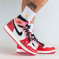 Air Jordan 1 Spiderman, Best Sandals For Men, Nike Air Jordan 1 High, Nike Jordans, Spider Man Across The Spider Verse, Boys Basketball Shoes, Across The Spider Verse, Jordan 1 High Og, Mens Shoes Casual Sneakers