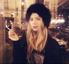 Estilo Rachel Green, Russian Hat, Chica Cool, Winter Princess, Camila Morrone, จีซอง Nct, Rachel Mcadams, Russian Fashion