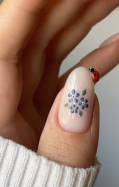 White Flowers Nails Design, Cute Floral Nail Designs, Simple Nail Flower, Simple Leaf Nail Art, Forget Me Not Flower Nails, Forget Me Not Nail Art, Bluebonnet Nails, Bluebell Nails, Watercolor Flower Nails