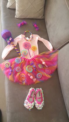 Candy Land Costumes, Party Balloons Diy, Candy Costumes, Christmas Decorations Outdoor, Giant Candy, Candy Land Christmas Decorations, Candy Land Christmas Tree, Candy Land Christmas Decorations Outdoor