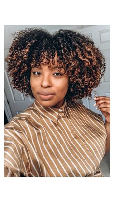 Honey Blond, Highlights Curly Hair, Natural Hair Tutorials, Dyed Natural Hair, Aloe Vera Juice, Short Hair Balayage, Natural Hair Journey