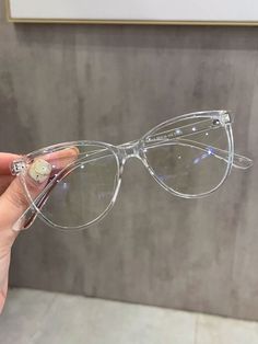 Specs Frames Women, Glasses Frames For Girl, Clear Glasses Frames Women, Cute Glasses Frames, Classy Glasses, Glasses Frames Trendy, Fancy Glasses, Glasses Inspiration, Specs Frame