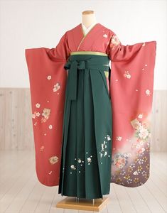 Japanese Style Clothing, Japanese Traditional Clothing, Traditional Japanese Kimono, Kimono Outfit, Yukata Kimono, Kimono Design, Traditional Kimono, Beautiful Kimonos