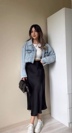 Wedding Stylist Outfit, Silk And Denim Outfit, Summer Skirt Outfits 2024, Modest Summer Office Outfits, Casual Black Satin Skirt Outfit, Trendy Outfit 2024 Summer, April Birthday Outfit Women, Casual Day Outfits Classy, Modest College Outfits Skirts