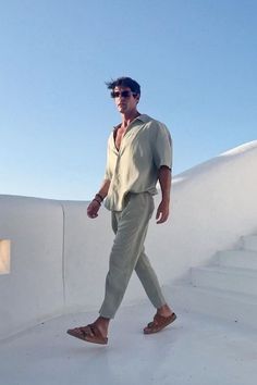 Thailand Men Outfit Ideas, Mens Cancun Outfits, Thailand Outfit Ideas Men, Leo Outfits, Outfits Playa, Thailand Trip, Hawaii Outfits