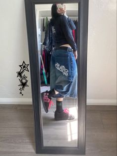 Y2k Jorts Baggy, Jorts Y2k Fashion, Jorts Outfit Idea Y2k, Skater Jorts Outfit, Skater Baggy Outfits, Baggy Skater Outfits, Baggy On Baggy Outfit, Baggy 2000s Fashion, Y2k Skater Outfits