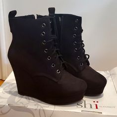 Brand New Never Worn Shii By Journeys Side Zippers Heel Height: 4in Front Platform: 1in Comes With Box Slytherin Oc, Black Goth Shoes, Kuromi Clothes, Short Heel Boots, Titan Fanart, Goth Boots, Goth Shoes, Body Accessories, Wedge Heel Boots