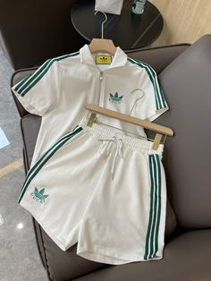 Gucci X Adidas, Cheer Squad, Fitness Wear Outfits, Foto Baby, Cooler Look, Easy Trendy Outfits, Sporty Outfits, Kpop Fashion Outfits, Teenage Fashion Outfits