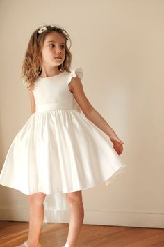 Lace Flower Girl Dress Rustic, Rustic Flower Girl Dress, Boho Flower Girl, Satin Flower Girl Dress, Rustic Flower Girls, White Flower Girl Dresses, Kids Gown, Flower Girl Dress Lace, Communion Dresses